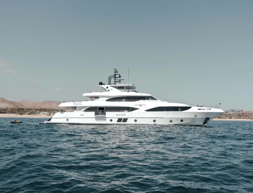 Profile view of the ALTAVITA motor yacht off the coast of Bodrum – a luxury yacht from Ozgun Yachting's fleet.