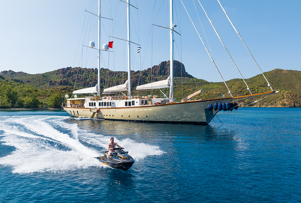 YAZZ luxury yacht available for charter by Özgün Yachting