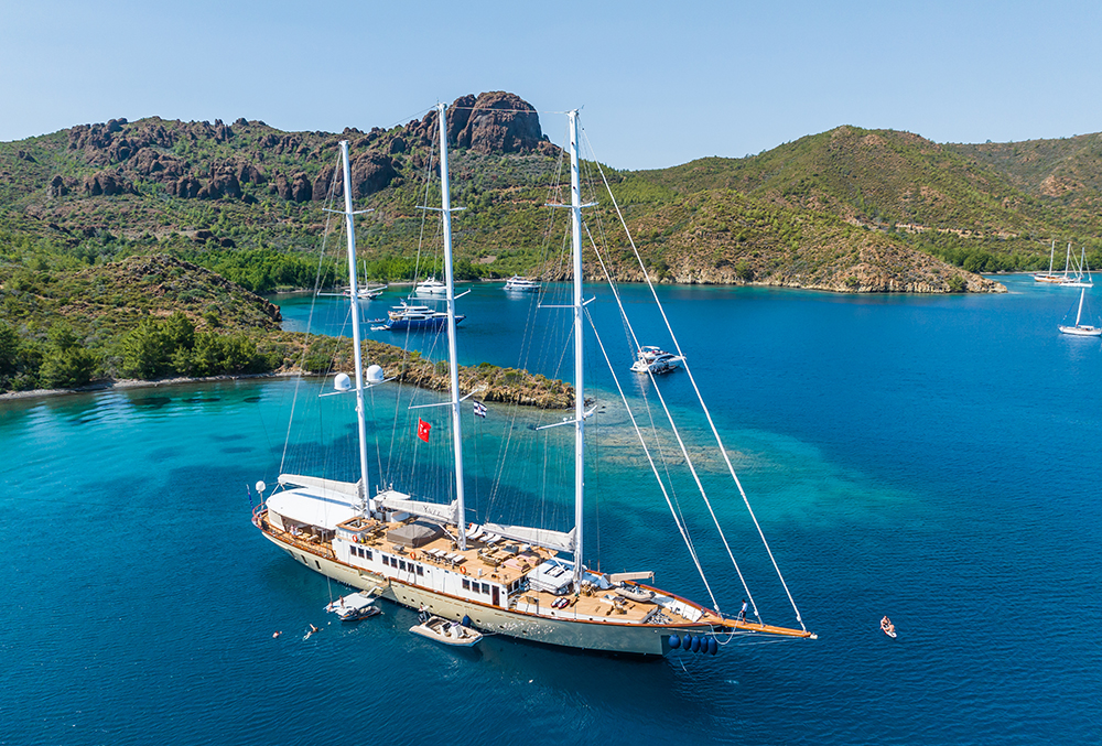 Luxury sailing yacht YAZZ available for charter with Özgün Yachting
