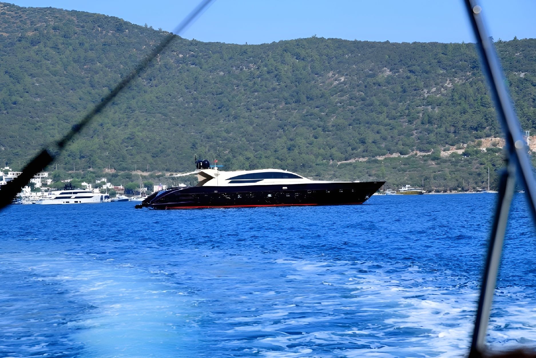 Kayanni motor yacht cruising the turquoise waters of Bodrum with Özgün Yachting – a perfect blend of comfort and class.