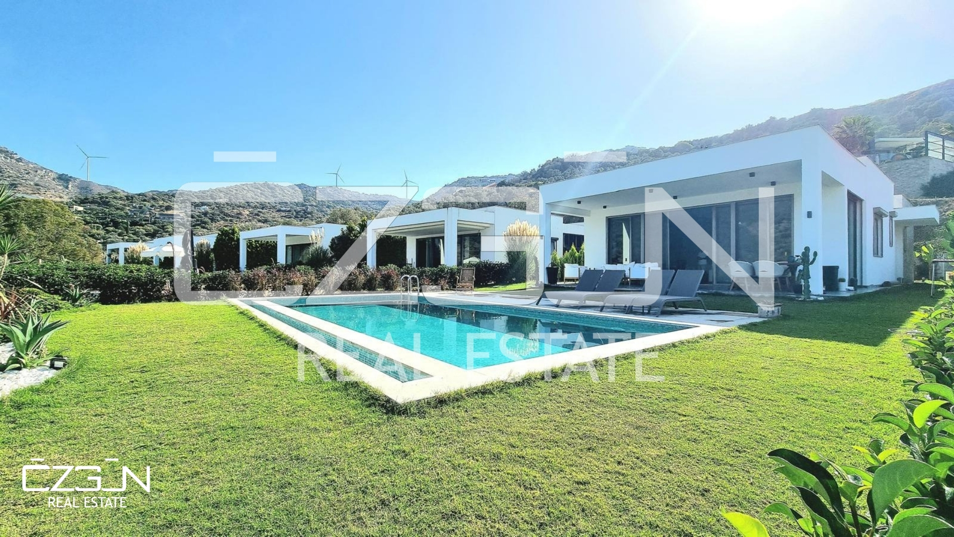 Bodrum Yalıkavak'ta deniz manzaralı lüks satılık villa